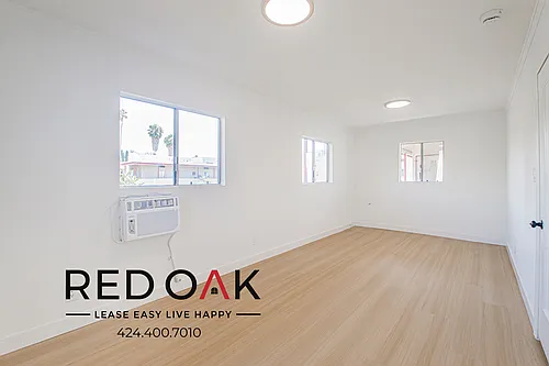1415 N Hobart Blvd Photo 1