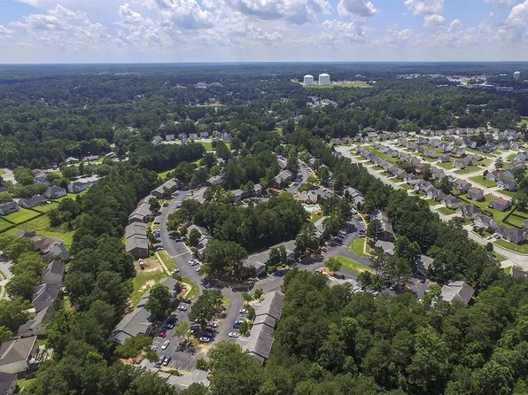 Brooks Crossing Apartments
