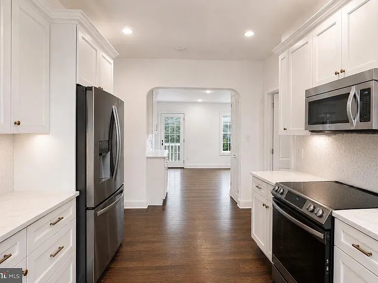 5305 Saratoga Ave — Photo 12