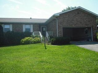 135 Athens Dr, Greensburg, PA