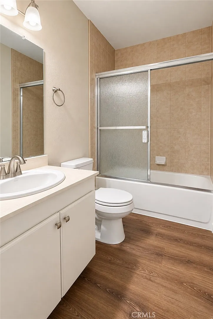 3 bed, 2.5 bath, 1276 sqft, $3,600 — Photo 4