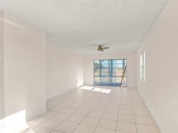 4th image of 11 Vista Palm Ln APT 201