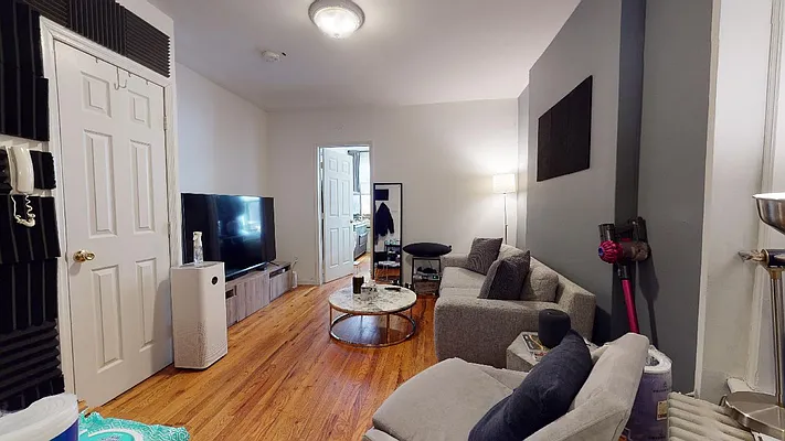 Rented by Bond New York | media 11