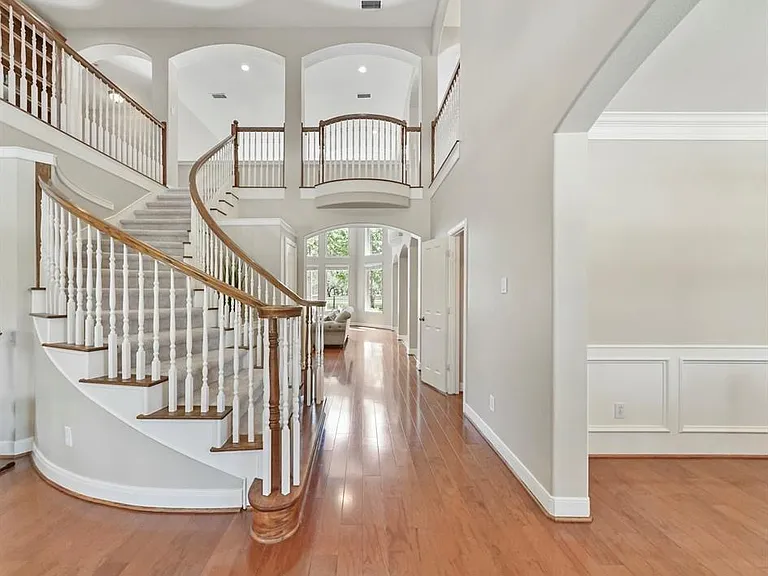 22311 Claysprings Ln — Photo 3