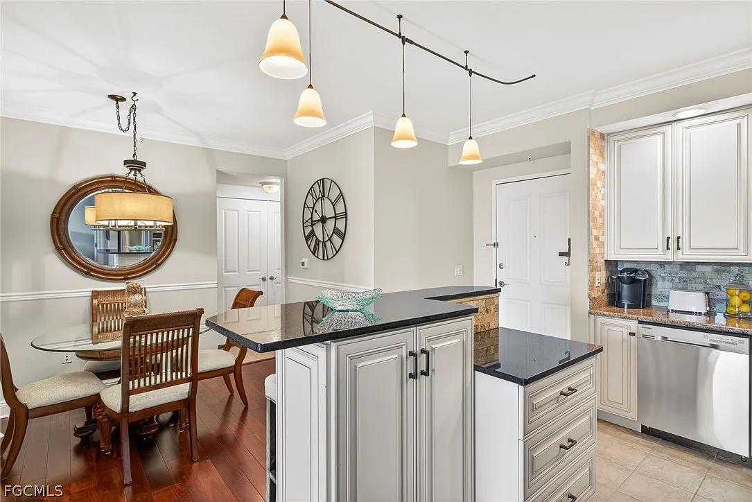 2 bed, 2.5 bath, 1003 sqft, $2,000 — Photo 4