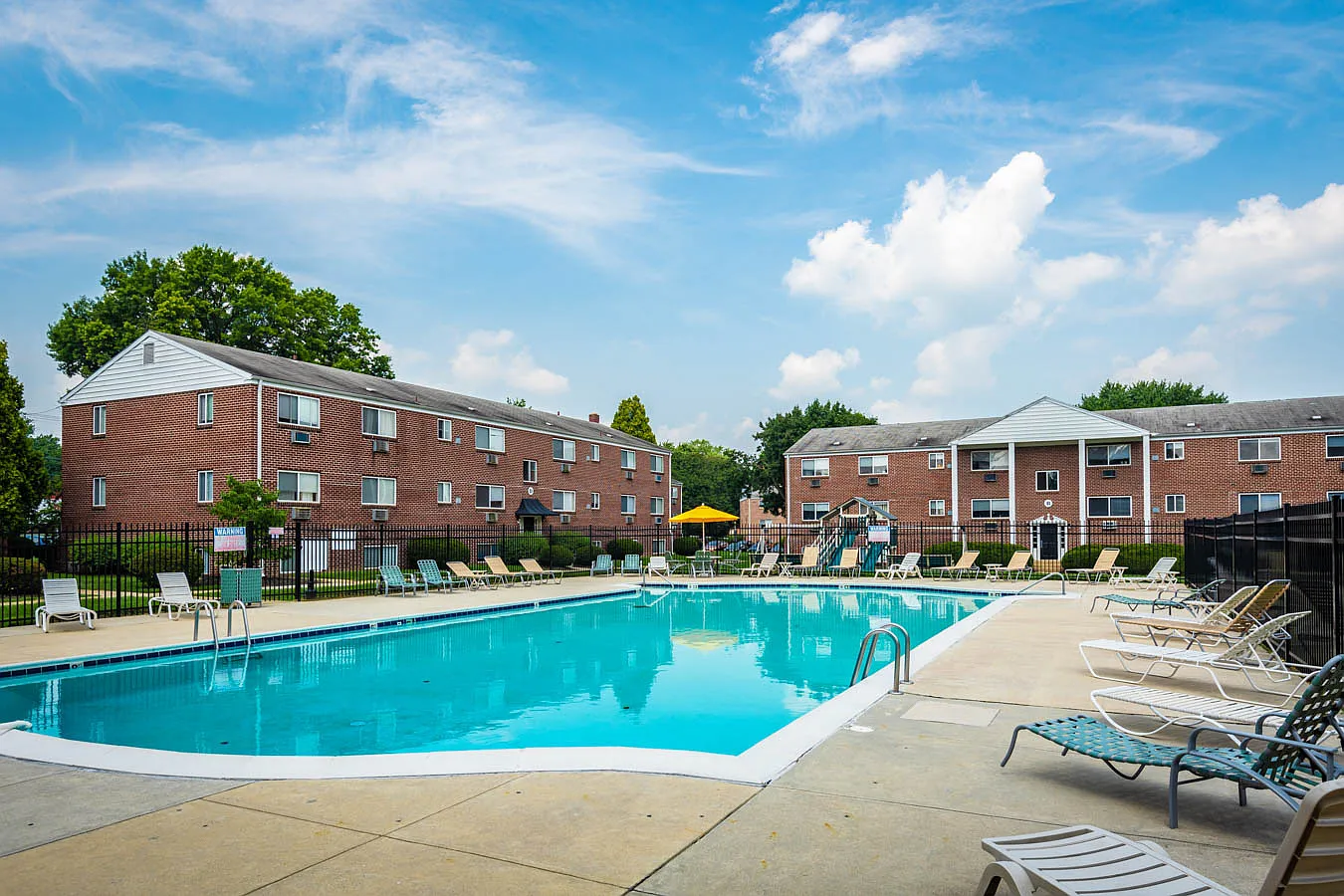 Sweetbriar Apartments — Photo 1