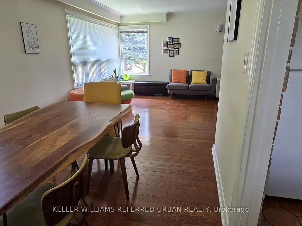 49 Halkin Cres #UPPER