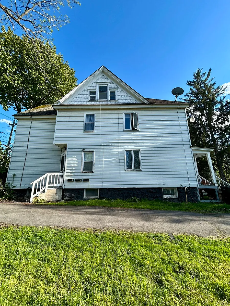 Building Photo - 5338 S Salina St #3