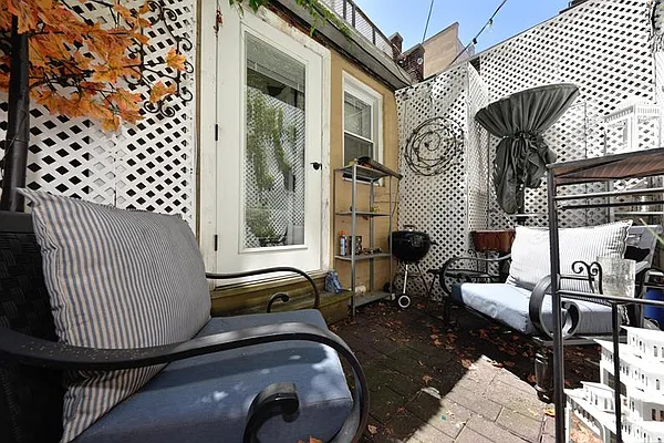 Rented by Buchbinder & Warren | media 16