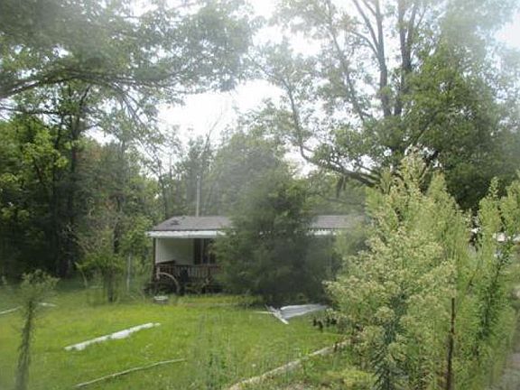 4th image of 109 Surrey Dr