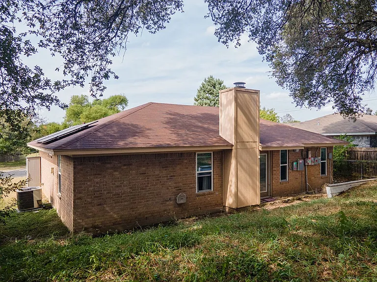 2210 Barry Dr — Photo 23