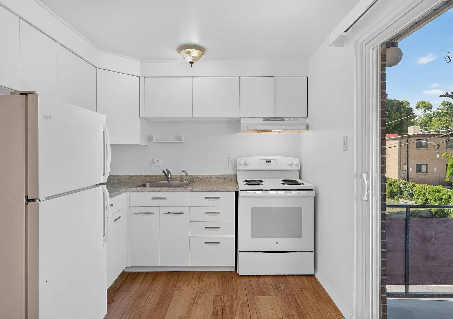 715 Moore Street — Photo 2