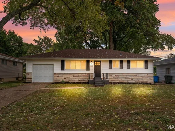 455 Myrtle Dr, Florissant, MO 63031