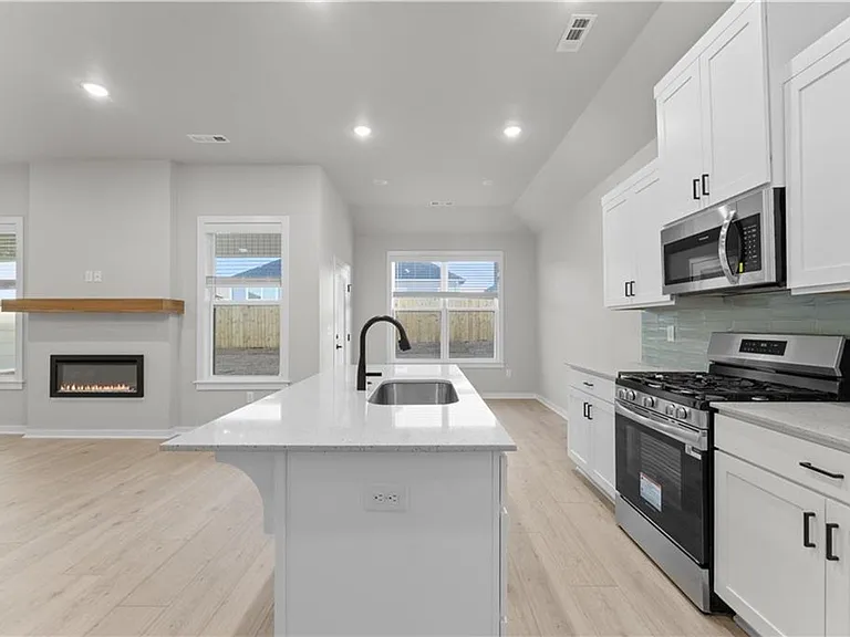 5907 SW Bear Creek Ave — Photo 3