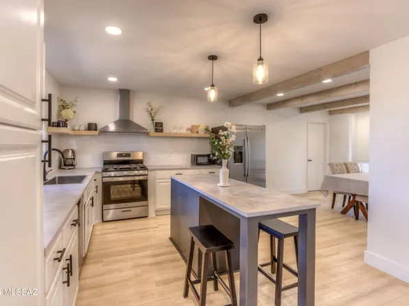 6266 N Parsley Rd, Tucson, AZ 85741