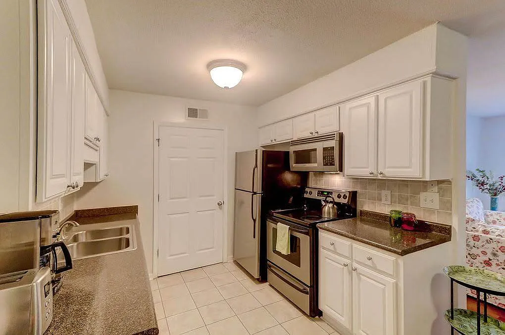 1402 Camp Rd — Photo 1