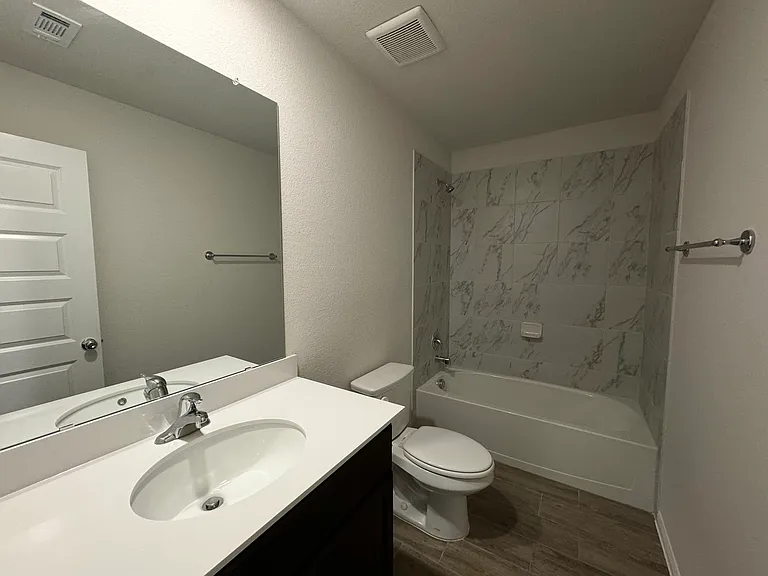 1424 Avalon Ct — Photo 8