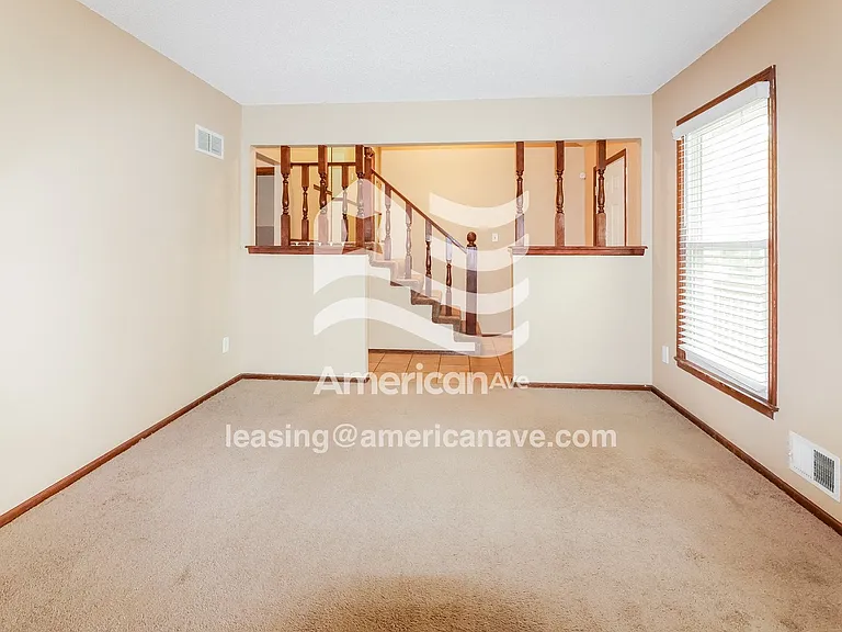 1466603_008_wm_-_family_room_13228927.jpg