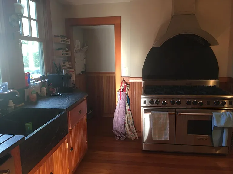 1013 Walnut St — Photo 9