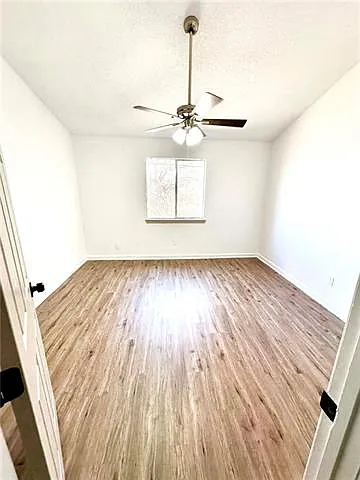 2 bed, 1.5 bath, 1050 sqft, $1,300 — Photo 3