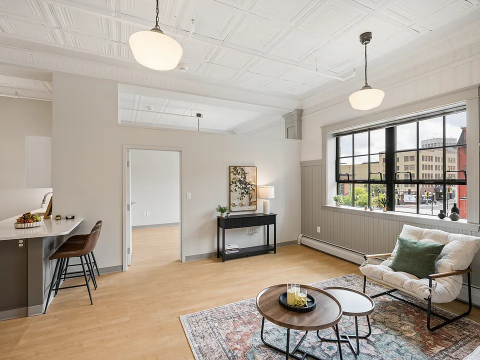 204 Main St #201