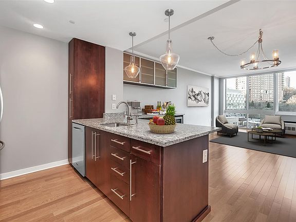 3rd image of 811 Hudson Park #811