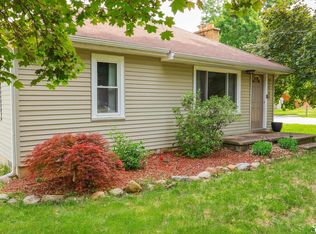 23780 Carter Rd, Brownstown, MI 48183