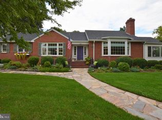 868 Vine St, Herndon, VA 20170