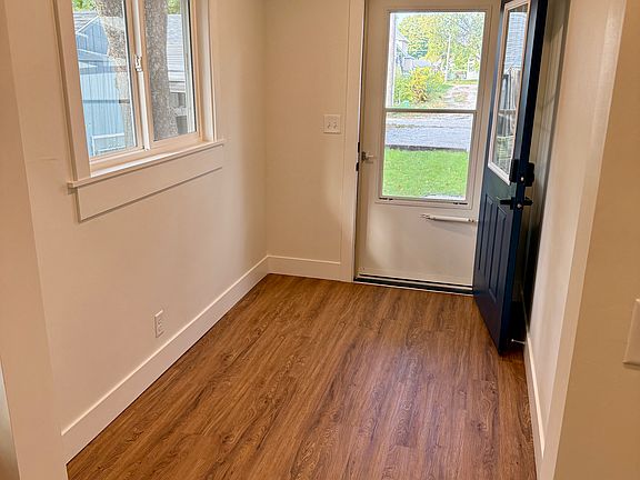5th image of 3212 Vine St