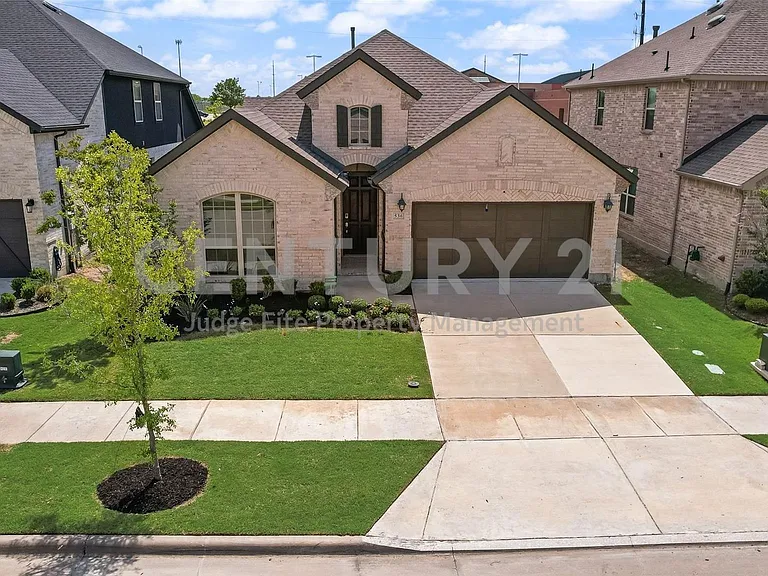 536 Cedarwood St — Photo 2