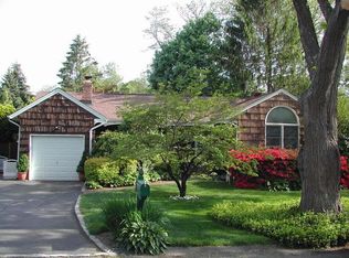 29 Nimitz St, Huntington, NY 11743