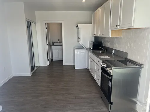 2587 University Ave #3B Photo 1