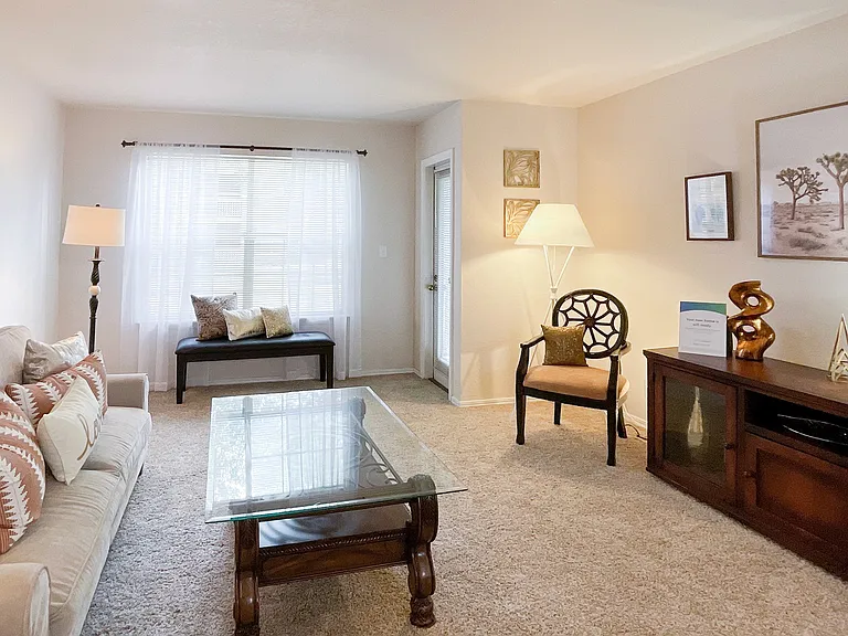Greenbriar Apartments — Photo 17