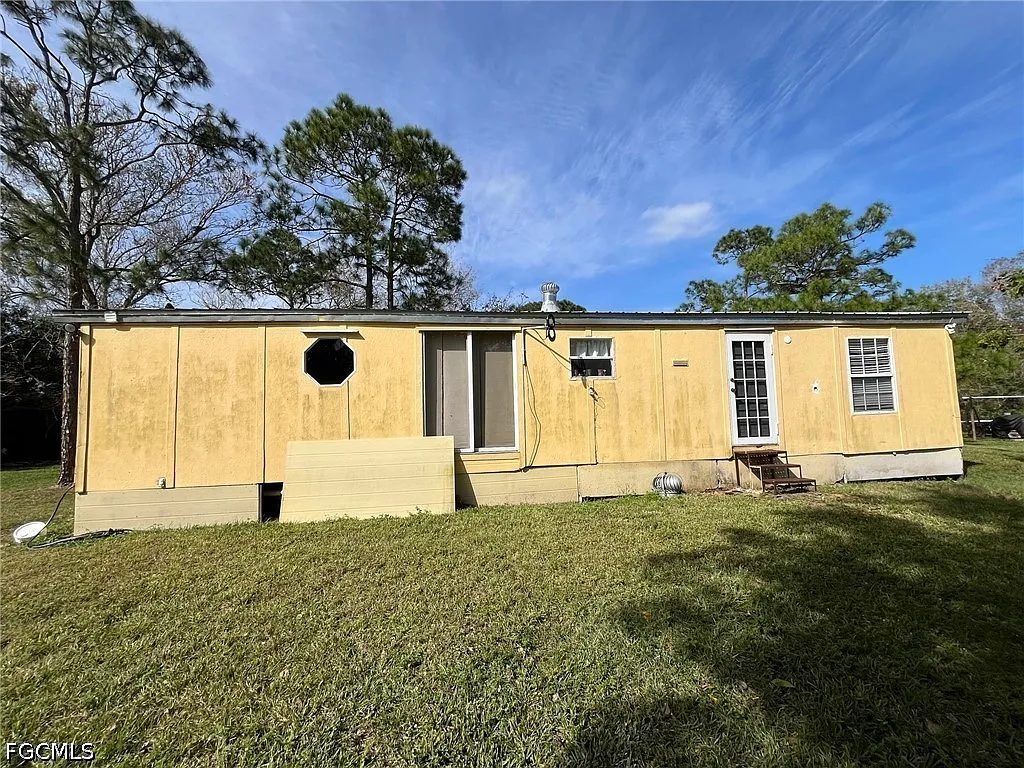3 bed, 2.0 bath, 1104 sqft, $1,800 — Photo 2