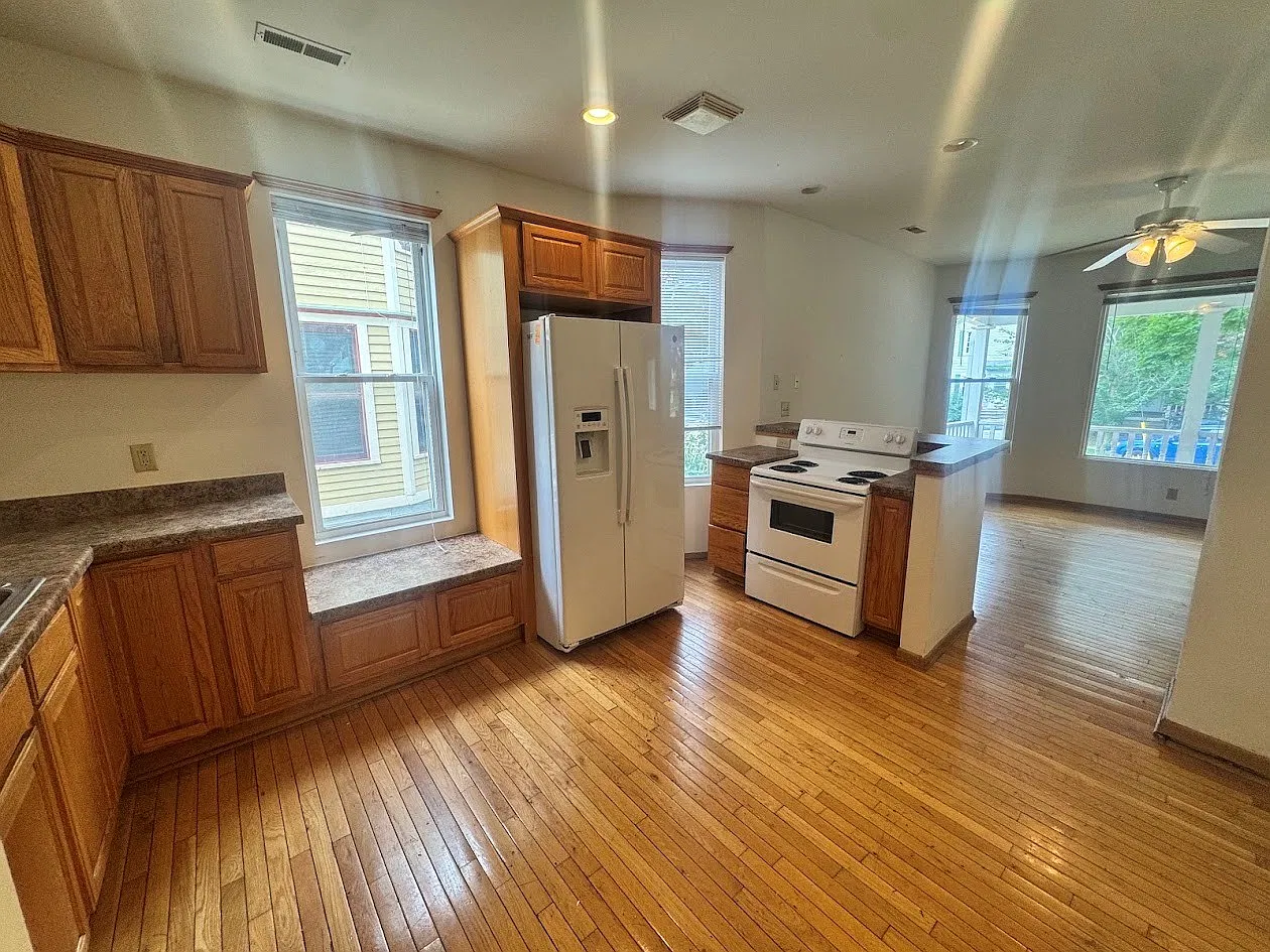 5 bed, 1690 sqft, $3,495 — Photo 4