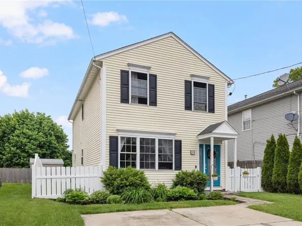 21 Marques St, Cumberland, RI 02864