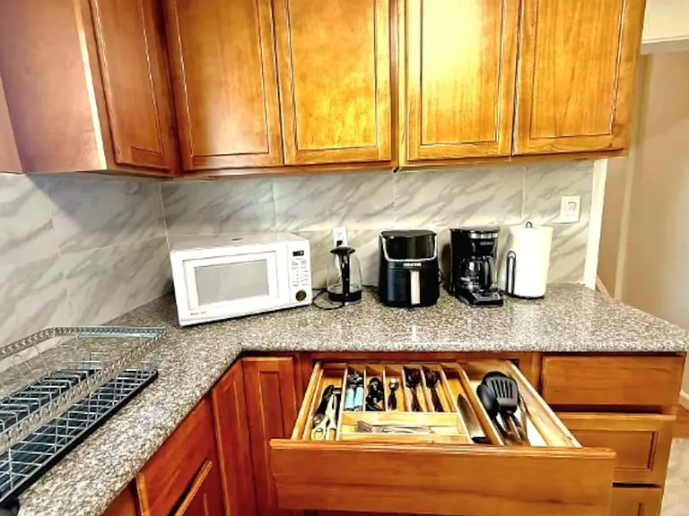 271 W Broadmoor Blvd — Photo 7