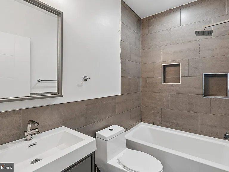 2028 E Fletcher St #1 — Photo 26