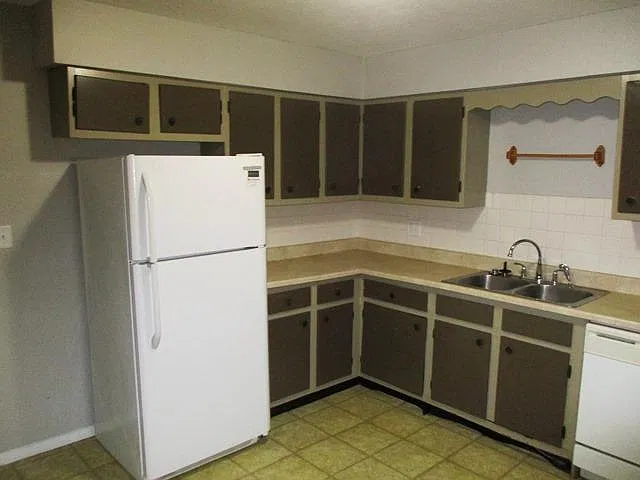 2 bed, $935 — Photo 3