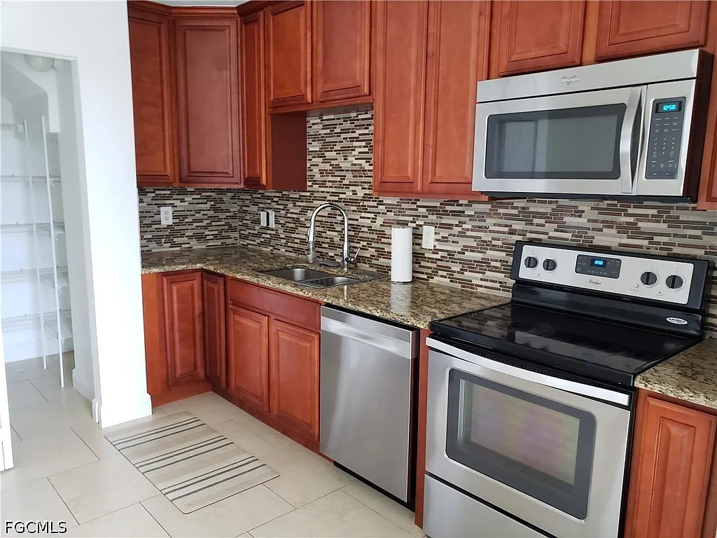 3 bed, 2.5 bath, 1707 sqft, $2,250 — Photo 4