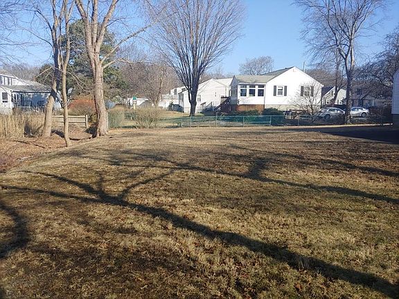 4th image of 48 Sunrise Dr