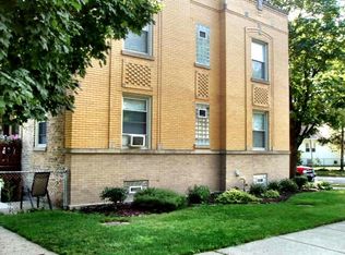 6760 W Raven St #2, Chicago, IL