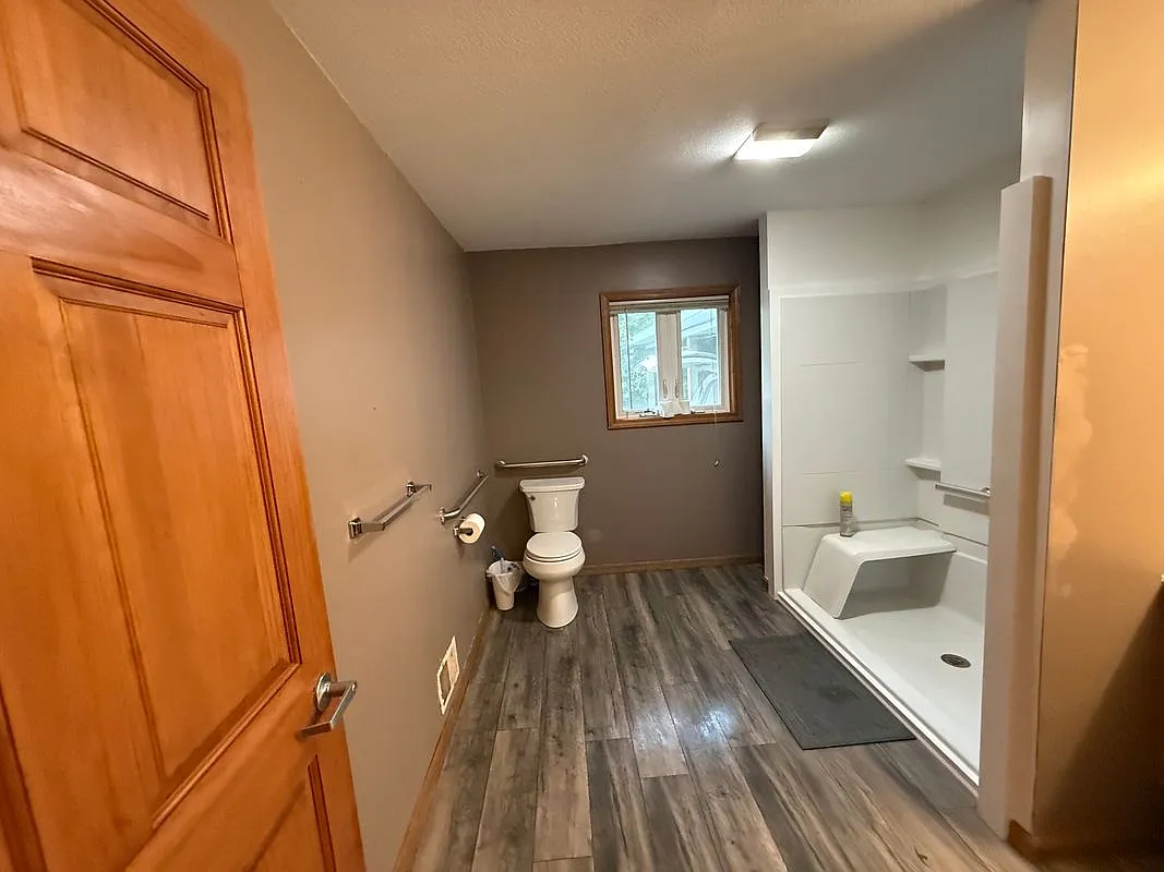 3 bed, 1.0 bath, 1250 sqft, $1,450 — Photo 2