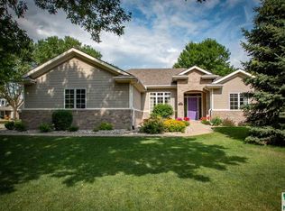 163 Levee Trl, Dakota Dunes, SD 57049