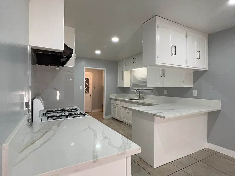 15503 Bloomfield Ave — Photo 7