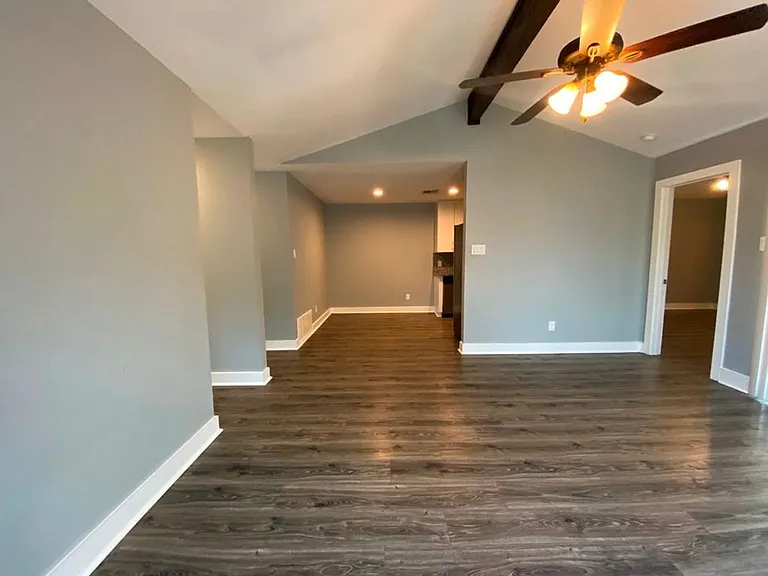 3411 Lynridge Dr — Photo 9