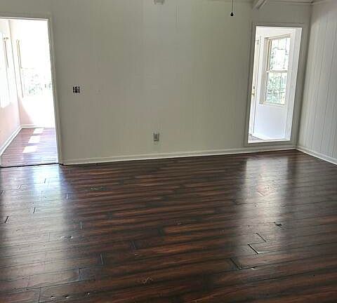 2nd image of 202 Pelican Ln
