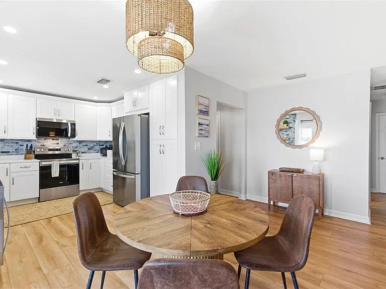 201 Pompano Dr SE #C — Photo 14