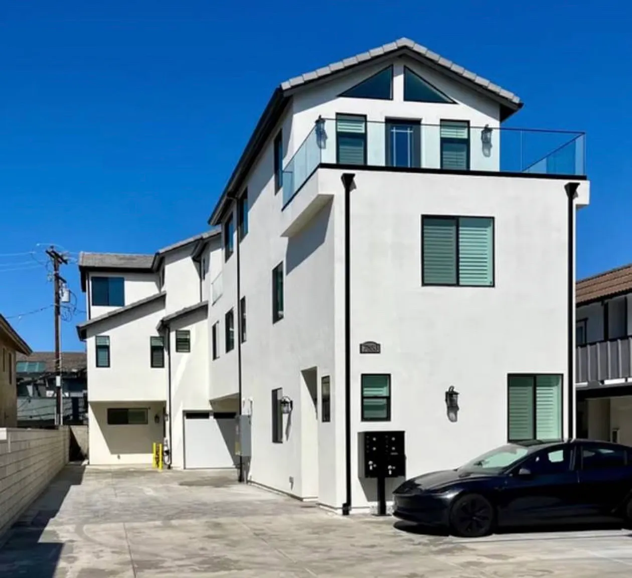 Holt Dr, Huntington Beach — Photo 1