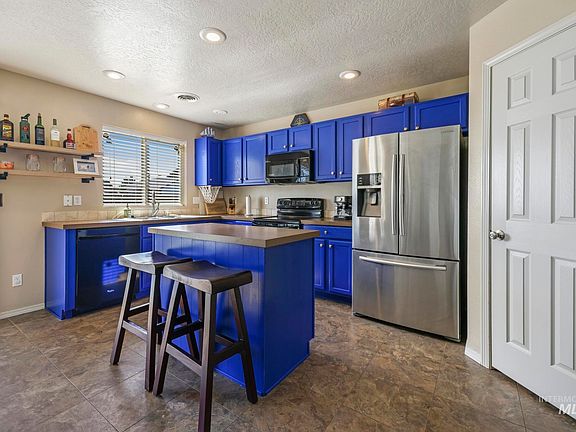 4th image of 745 SW Lago